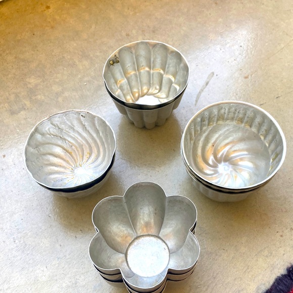 Set of vintage aluminum Metal Baking Molds. 10 total all shown. Flower swirl etc - Picture 1 of 3